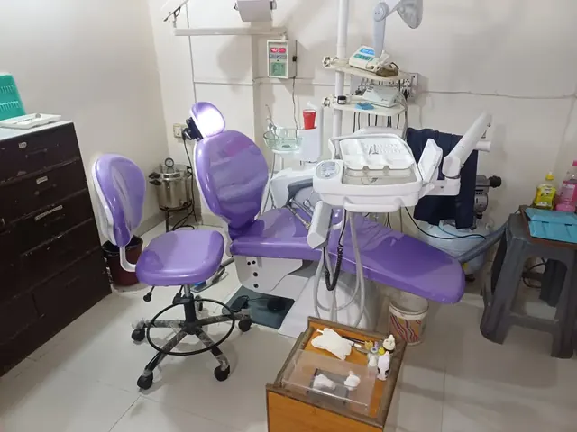 Dental chair with its instrument unit